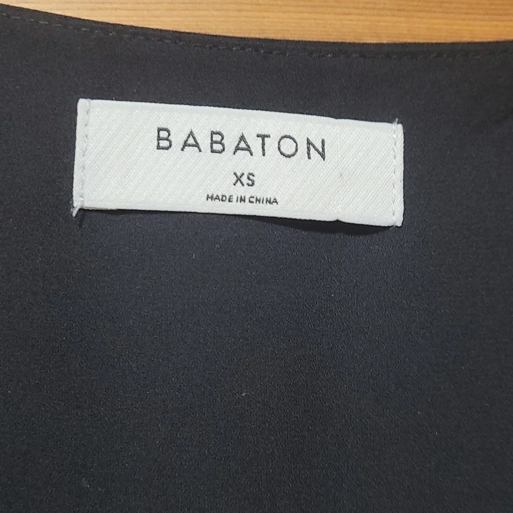 Babaton Black V-Neck Short Sleeve Top - Picture 5 of 5